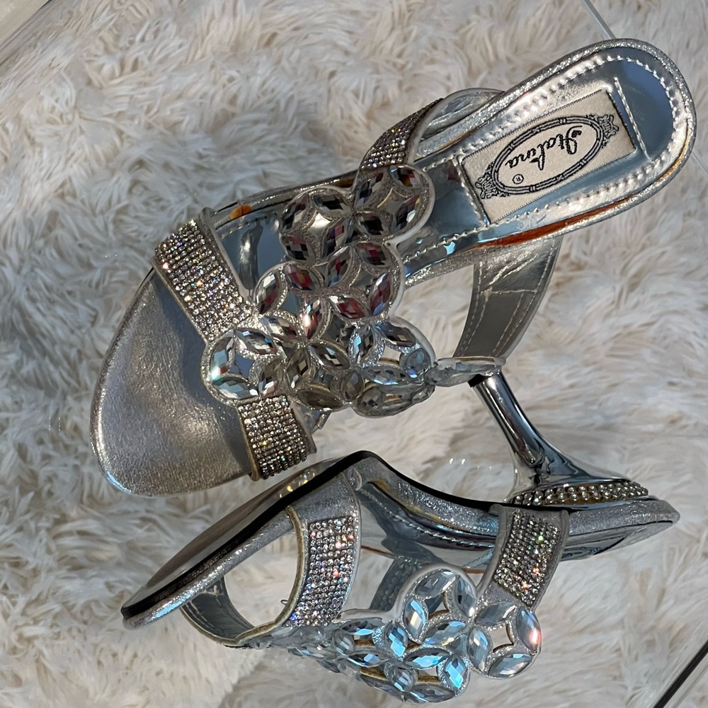 Glass Slipper by Italina Almost New Silver Sparkle Slides. Size 6